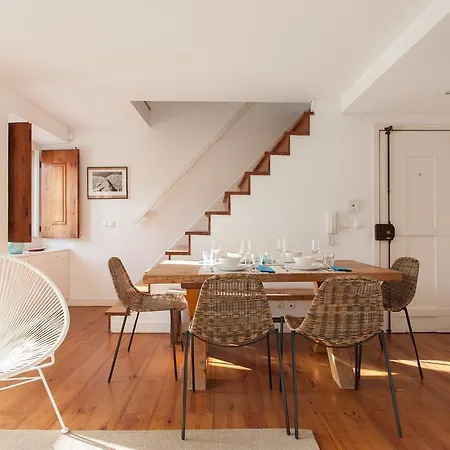Flh Bairro Alto Loft With Sunny Terrace 리스본