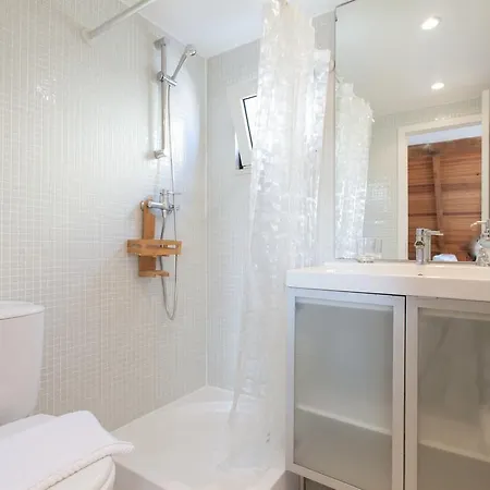 Flh Bairro Alto Loft With Sunny Terrace 리스본